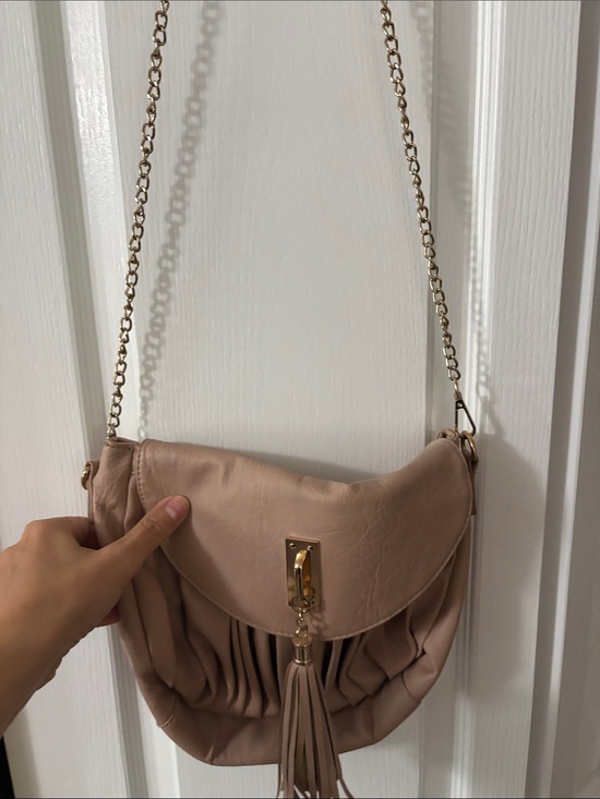 Handbags - Women’s Tassel Crossbody Bag in Blush Pink